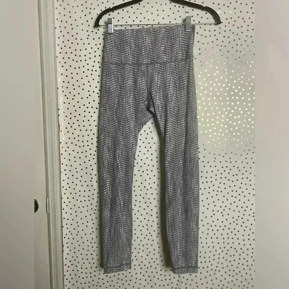 Lululemon Wunder Under HR - Picture 2 of 8